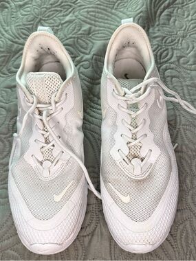 Nike Women's All-White Lightweight Athletic Sneakers